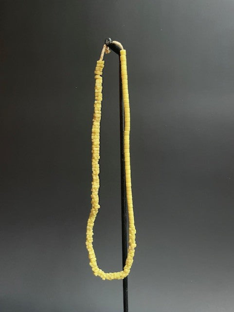 Collier de perles de commerce vintage du Ghana mix jaune 