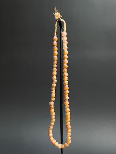Collier de perles de verre vintage du Ghana marron