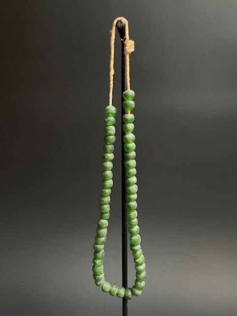 Collier de perles de verre vintage du Ghana vert