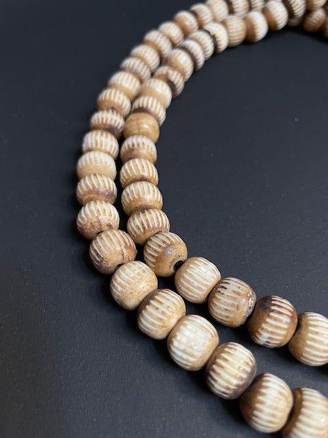 Yak bone necklace with stripes from Nepal - beige