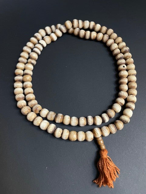 Yak bone necklace with stripes from Nepal - beige