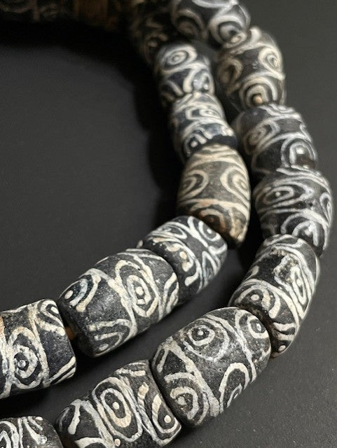 Vintage necklace from Ghana black and white