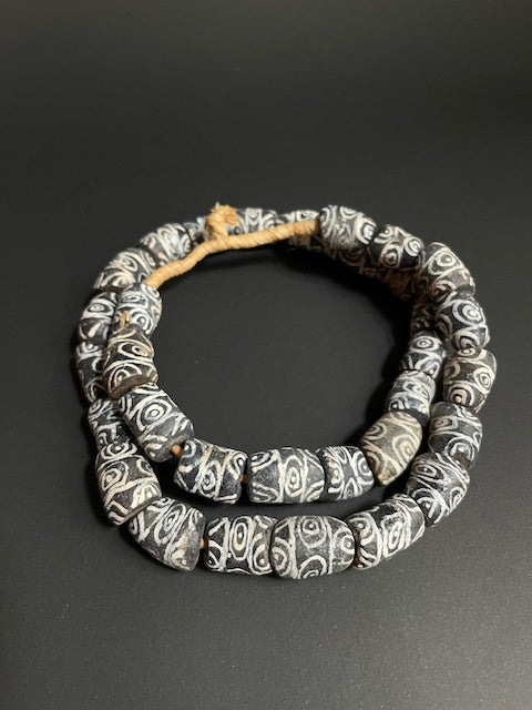 Vintage necklace from Ghana black and white