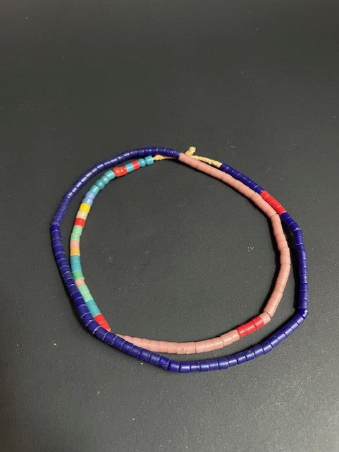 Vintage handelskralen ketting uit Ghana multicolor blauw rood