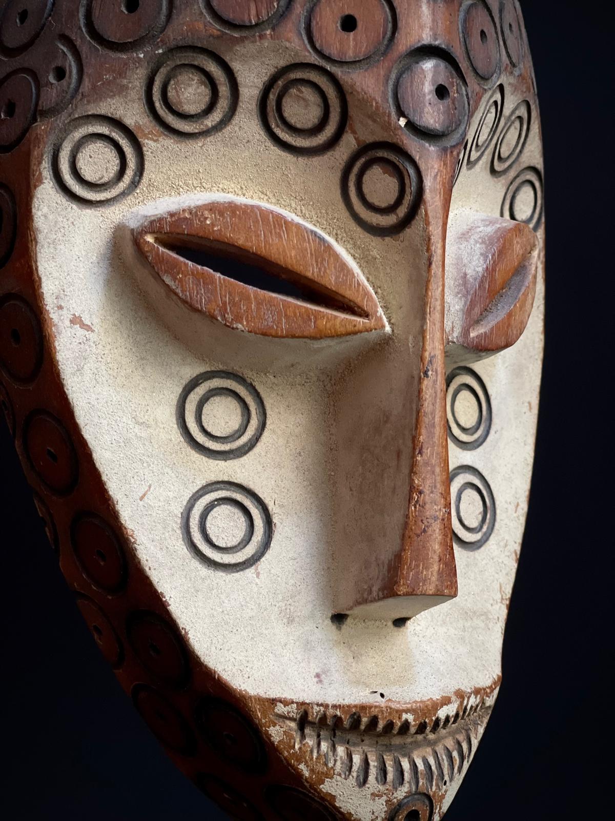 Lega masker uit Congo - Rootz Gallery