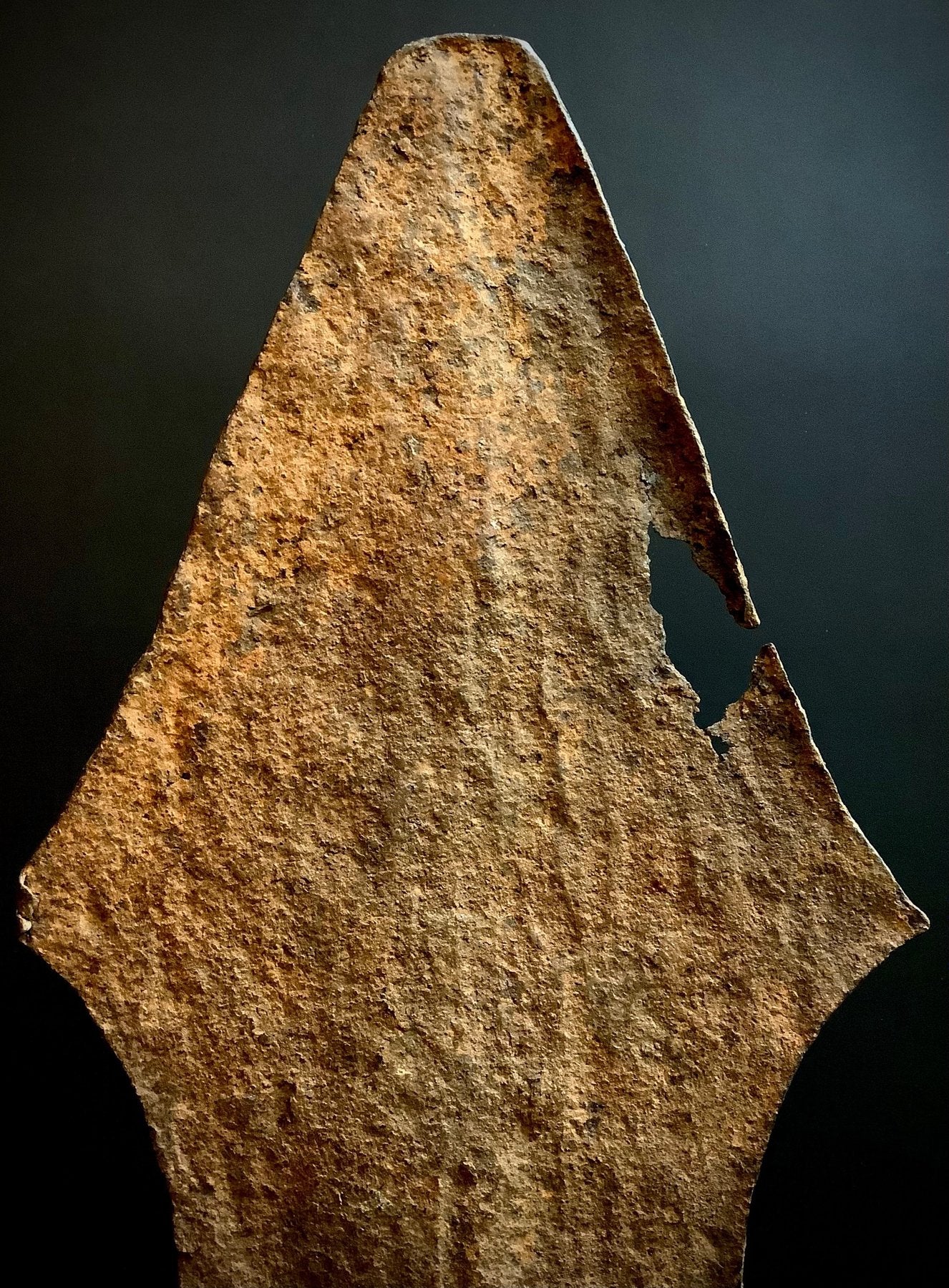 Mfunte currency sculptuur (suu), ruilmiddel uit Nigeria