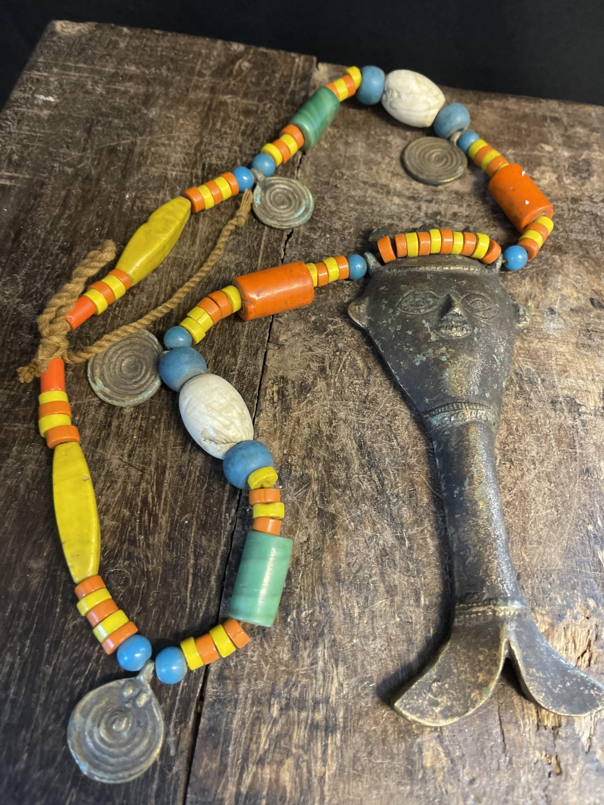 Naga koppensnellersketting uit India - Rootz Gallery