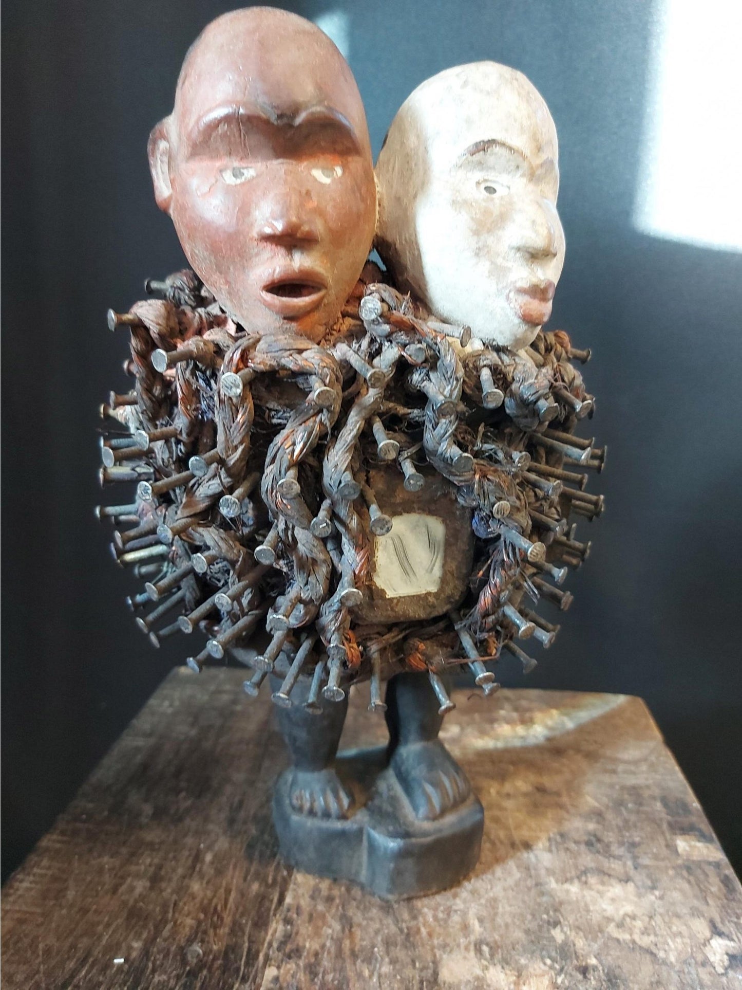 Nkisi (krachtbeeld) uit Congo - Rootz Gallery