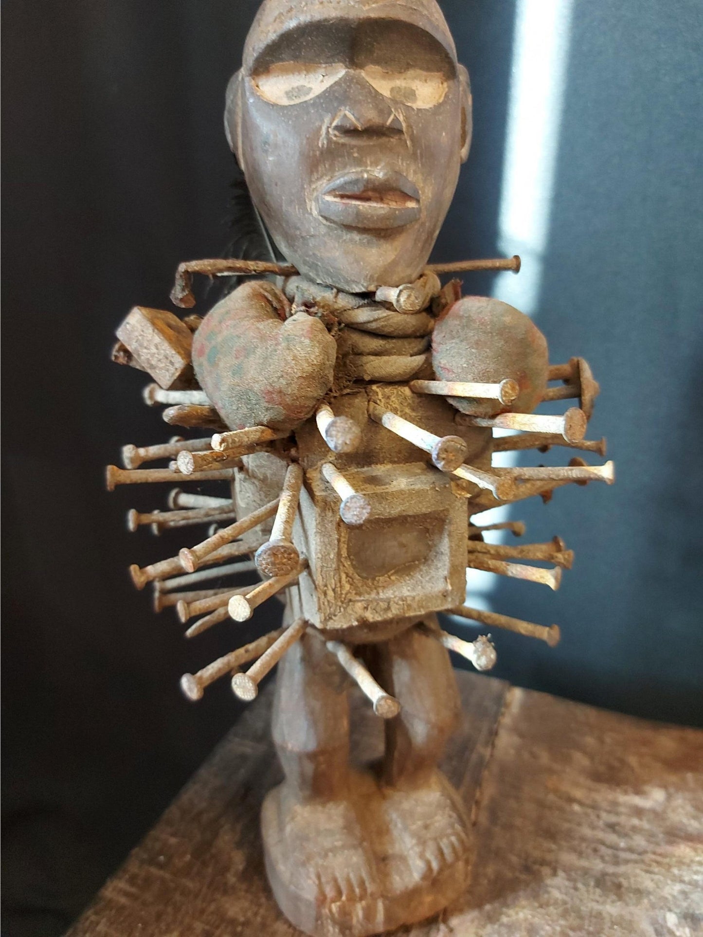Medicinale nkisi (krachtbeeld) uit Congo - Rootz Gallery