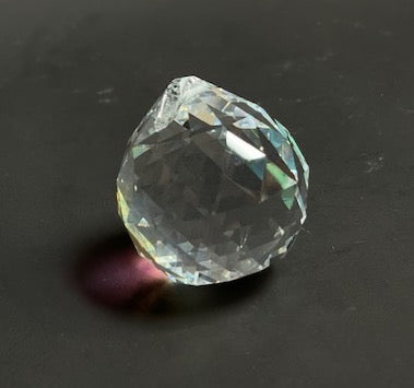 Raamkristal bol donker parelmoer