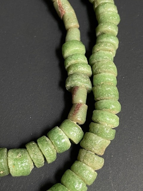 Collier de perles de commerce vintage du Ghana vert 