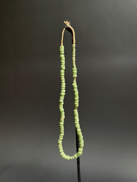 Collier de perles de commerce vintage du Ghana vert 