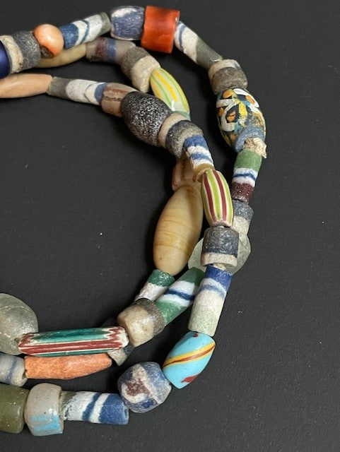 Vintage handelskralen ketting uit Ghana gemixt