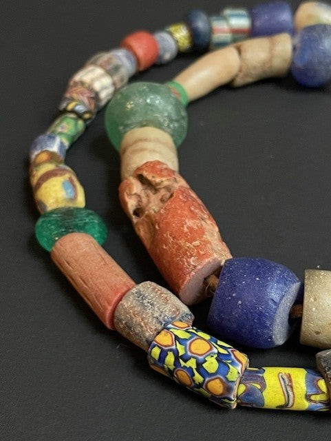 Collier de perles de commerce vintage du Ghana