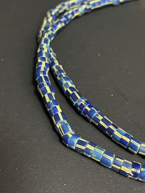 Vintage handelskralen ketting uit Ghana blauw-geel