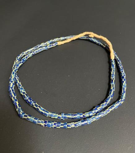 Vintage handelskralen ketting uit Ghana blauw-geel