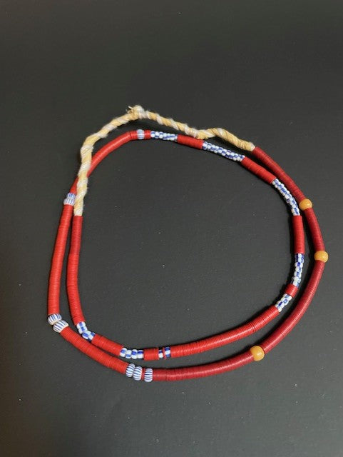 Vintage handelskralen ketting uit Ghana rood