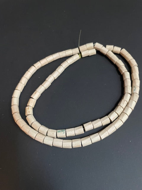 Vintage handelskralen ketting uit Ghana wit