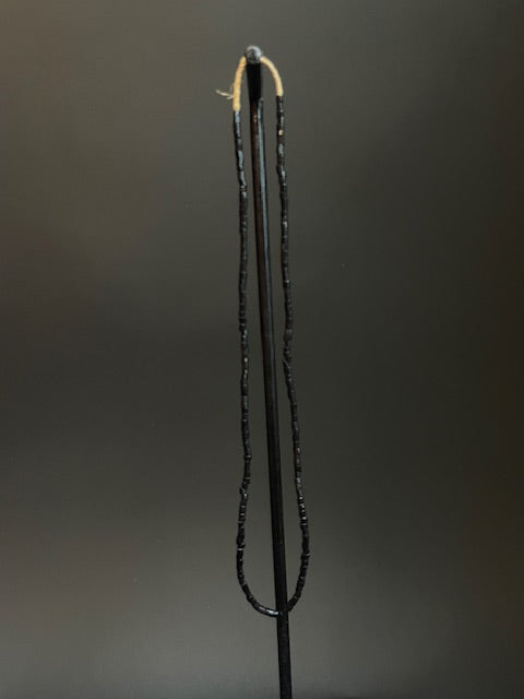 Collier de perles commerciales vintage du Ghana noir