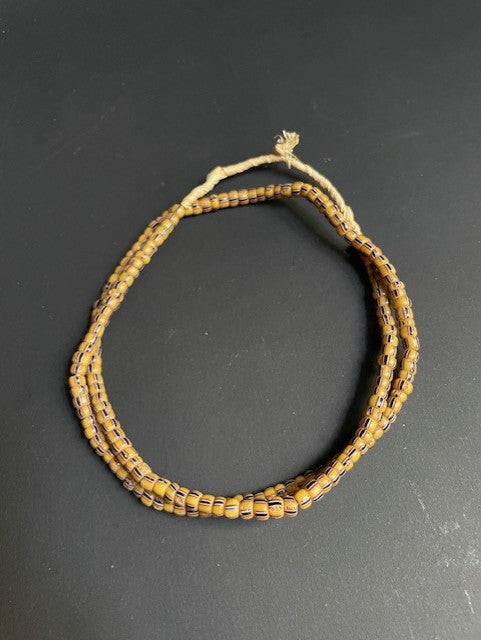 Vintage handelskralen ketting uit Ghana geel gestreept