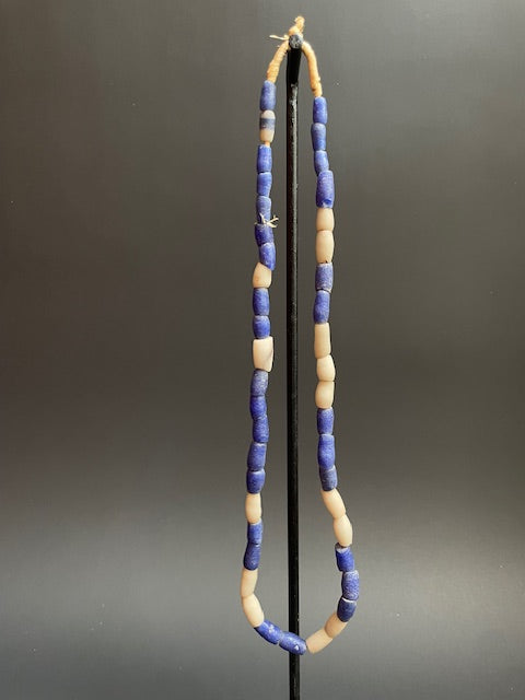 Long collier de perles de commerce vintage du Ghana mélange de millefiori