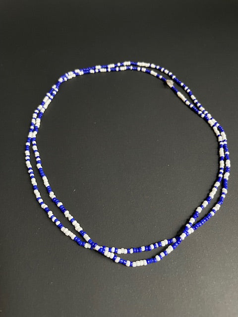 Collier de perles de commerce vintage du Ghana bleu-blanc 