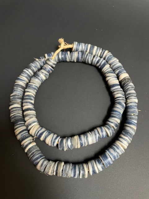 Long collier de perles de commerce vintage du Ghana mélange de millefiori