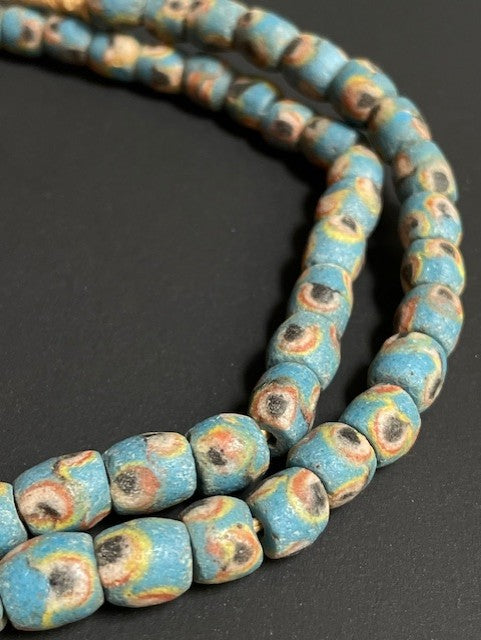 Long collier de perles de commerce vintage du Ghana mélange de millefiori