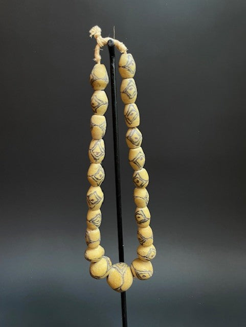 Vintage tradebeads necklace from Ghana yellow 'eyes' with ball