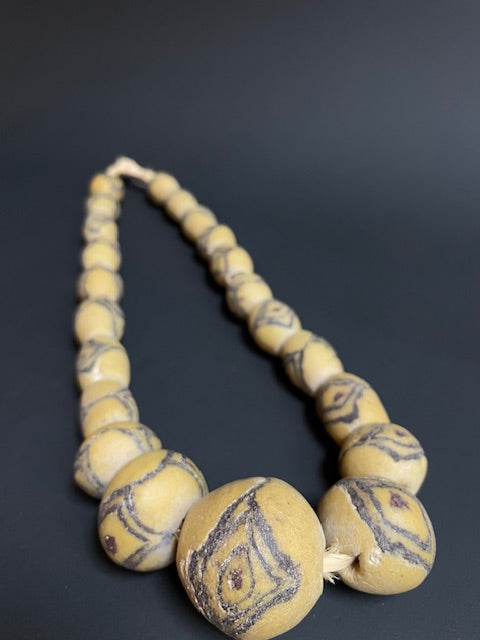 Vintage tradebeads necklace from Ghana yellow 'eyes' with ball