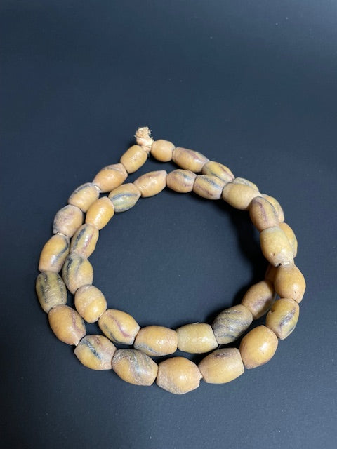 Long collier de perles de commerce vintage du Ghana mélange de millefiori