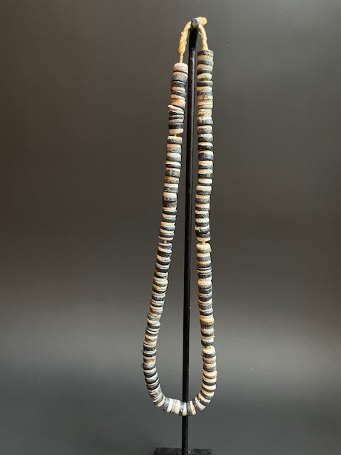 Long vintage tradebeads necklace from Ghana grey-white