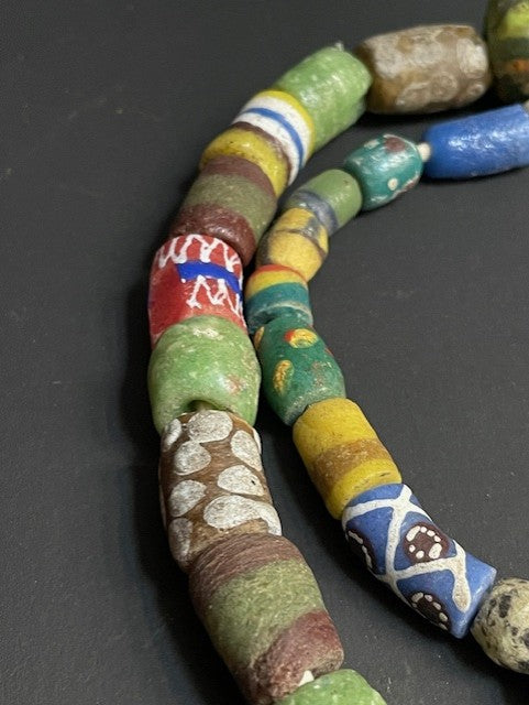 Lange zeer oude handelskralen ketting uit Mali