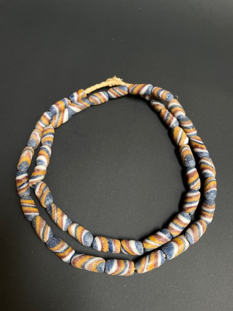 Lange vintage handelskralen ketting uit Ghana multicolor gestreept
