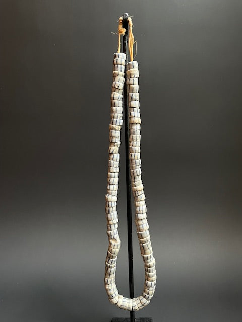 Long collier de perles de commerce vintage du Ghana mélange de millefiori