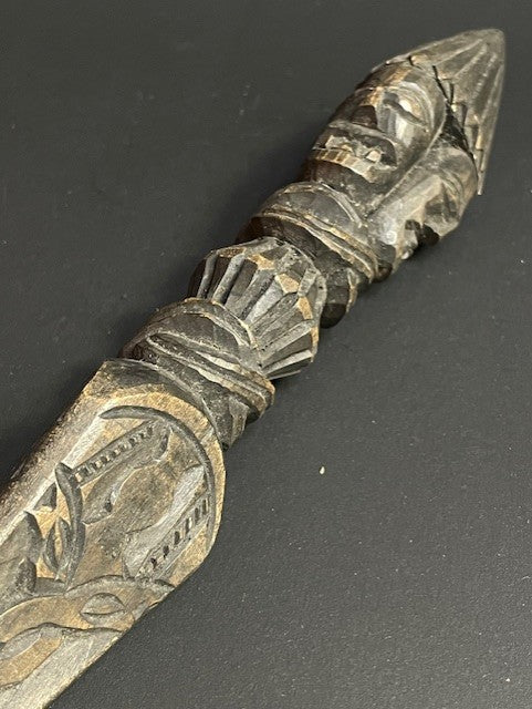 Phurba en bois du Népal
