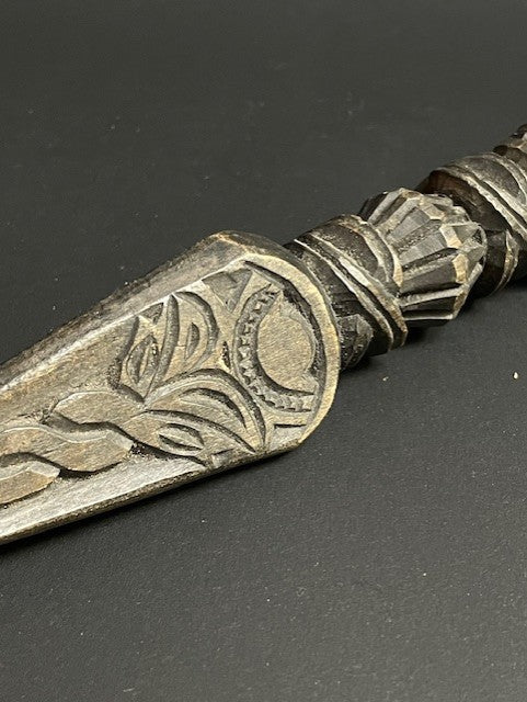 Phurba en bois du Népal