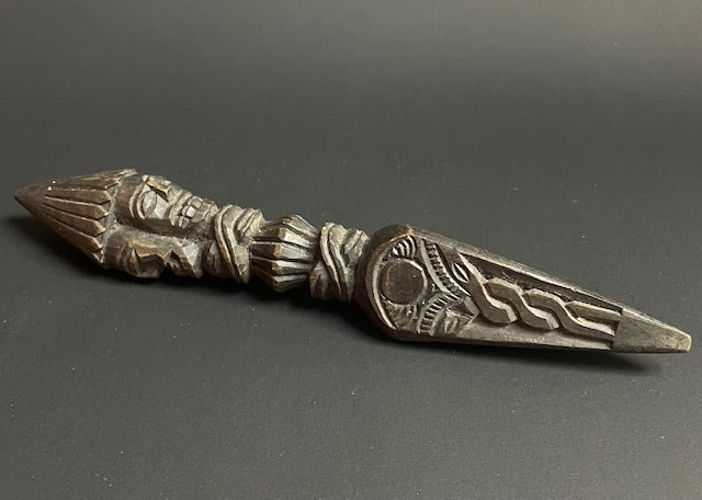 Phurba en bois du Népal