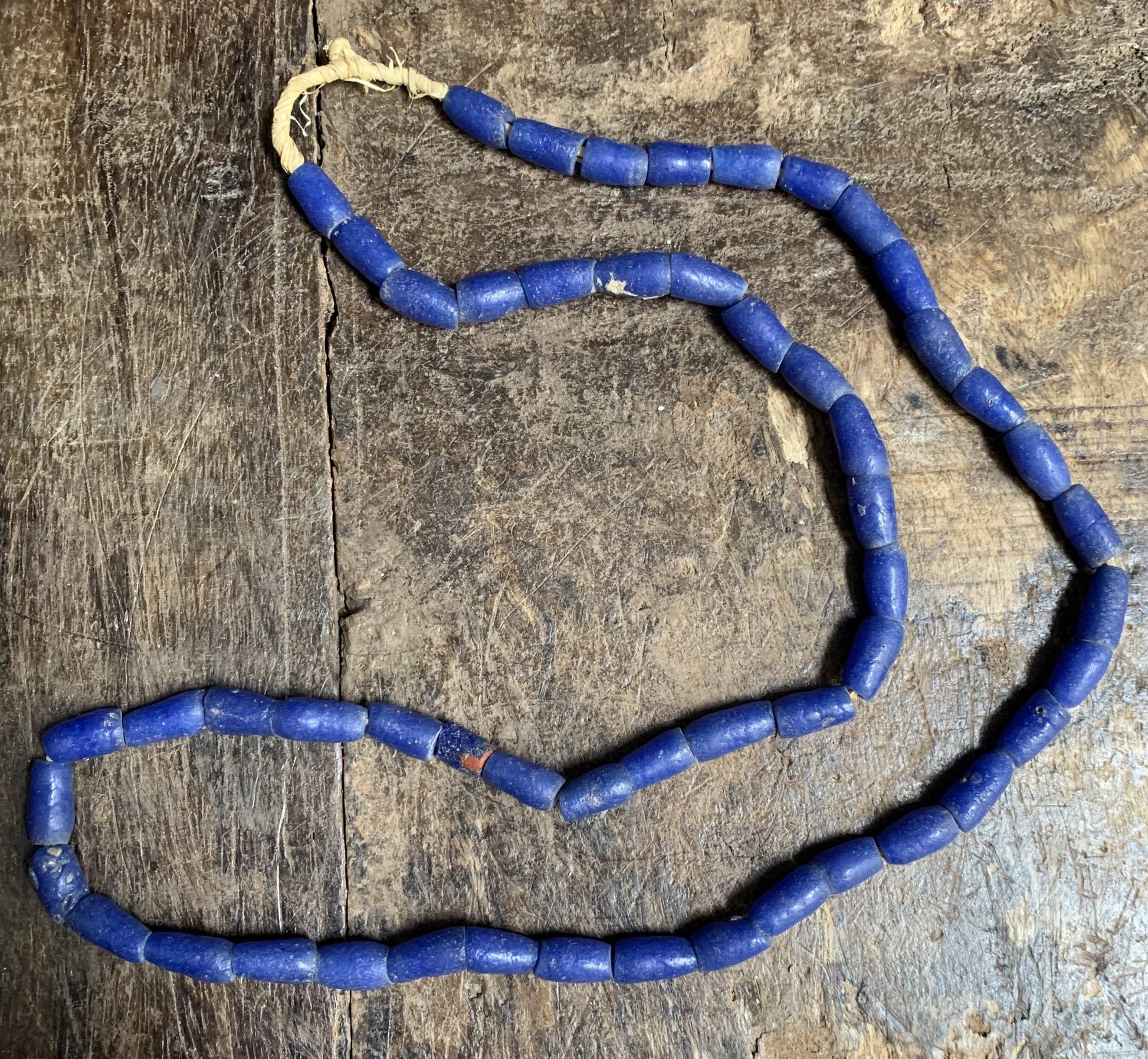 Vintage handelskralen ketting uit Ghana zeeblauw - Rootz Gallery